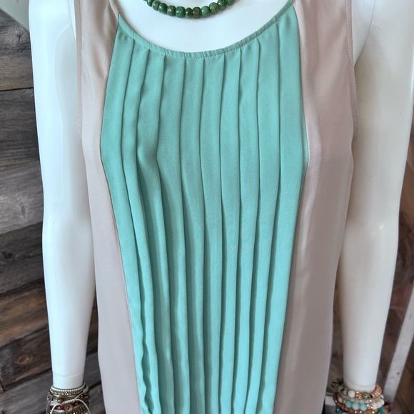 EUC Lush Color Block Pleated Front Shift Dress with Open Back Medium 💗 - Picture 3 of 8